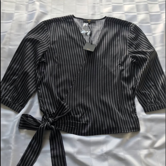NWT AKA cross body blouse - Picture 3 of 5